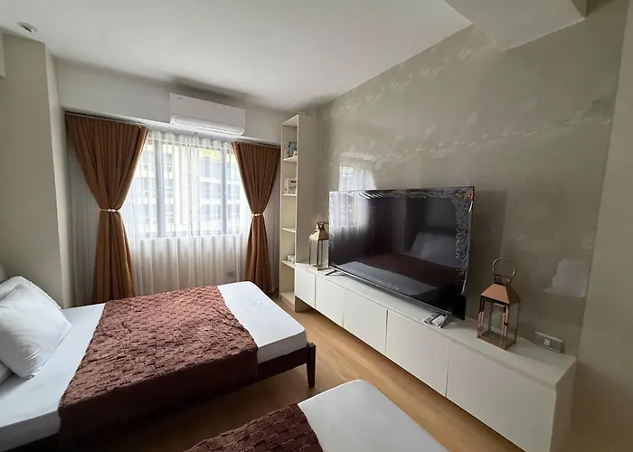 The Luxe Forbeswood Bgc * Manila